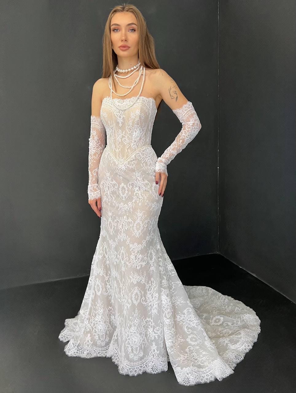 Lace Mermaid Wedding Dress, Basque Chantilly Lace Bridal Gown, Detacha Tesoro Si NYC Lace Mermaid Wedding Dress, Basque Chantilly Lace Bridal Gown, Detacha Tesoro Si NYC