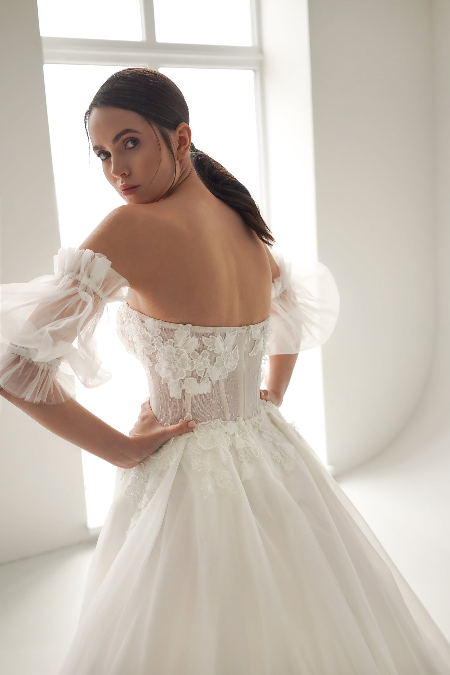 Romantic Tulle Wedding Gown with Floral Lace Bodice, Elegant Poet Sleeves, and Dreamy Long Train