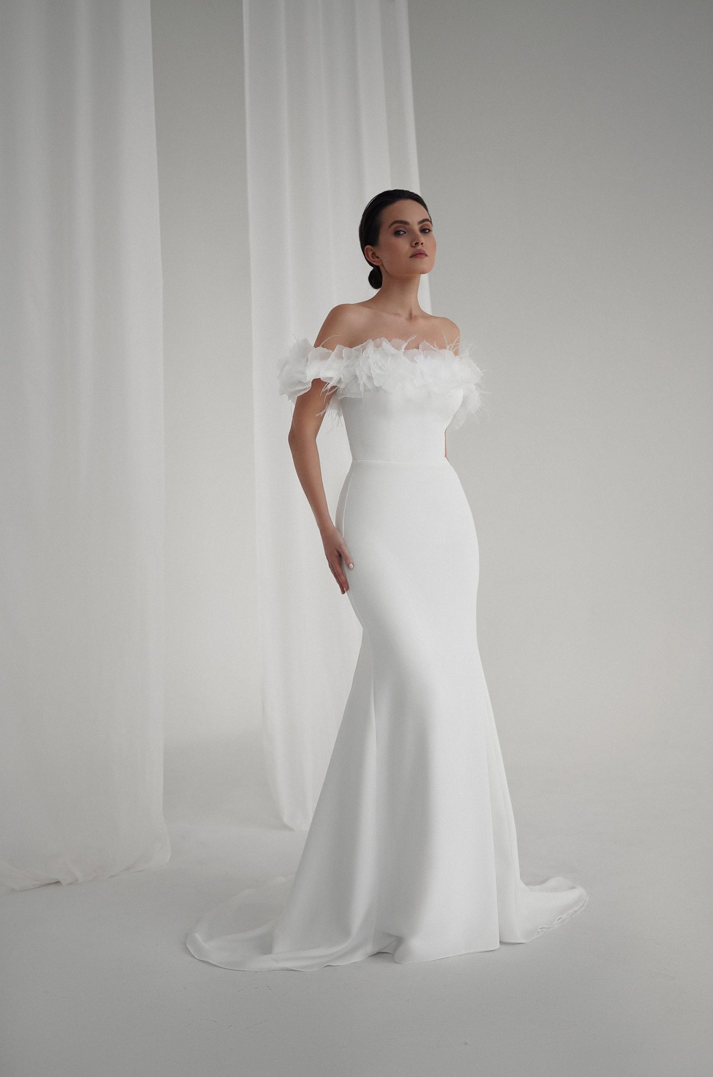 Elegant Mermaid Wedding Dress, Modern Satin Bridal Gown with Long Train, Luxurious Off-Shoulder Floral Wedding Dress