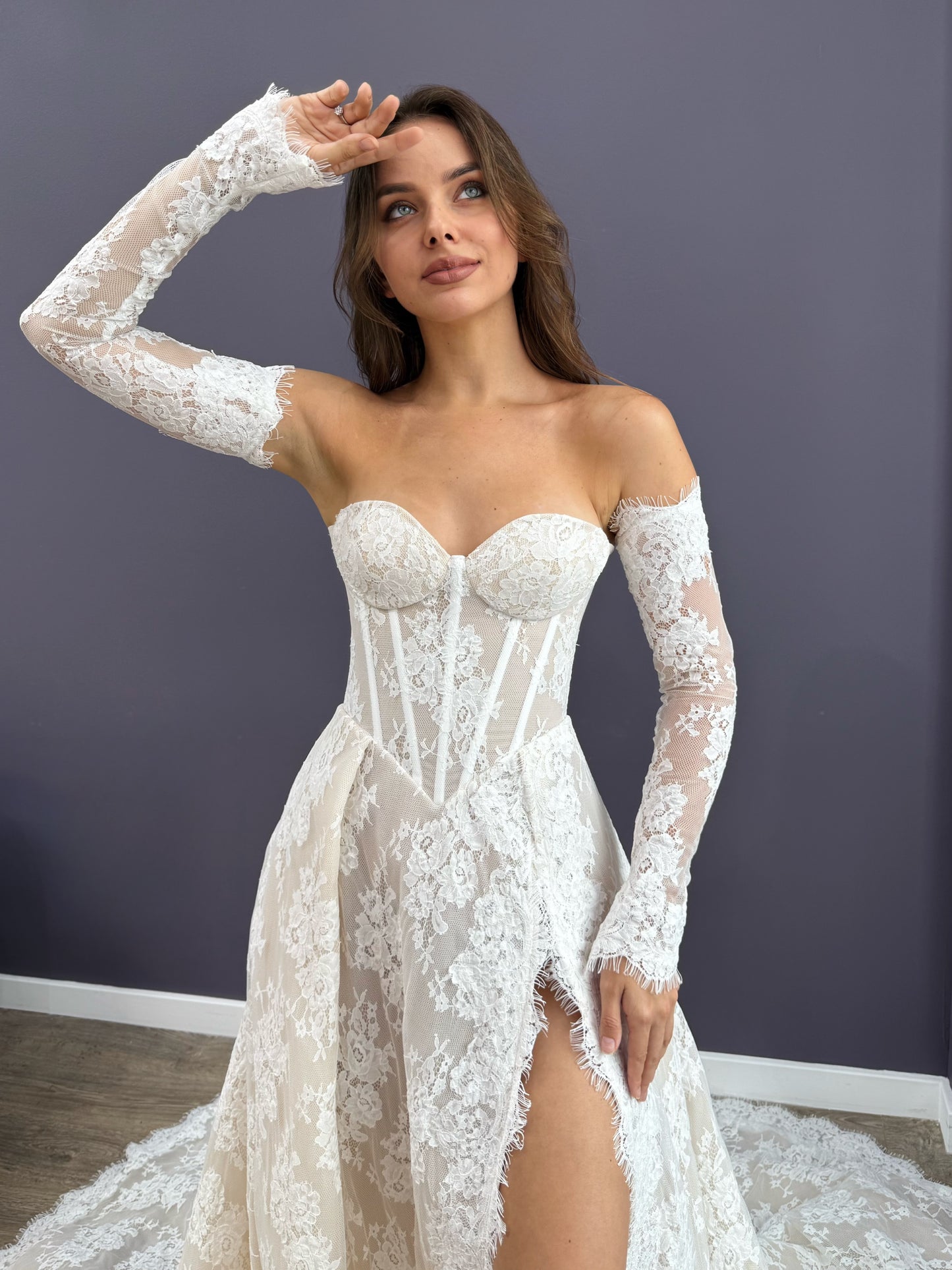 A-line Floral Lace Luxurious Wedding Dress, Basque Waist Corset, Leg Slit Skirt Wedding Dress, Detached Sleeves