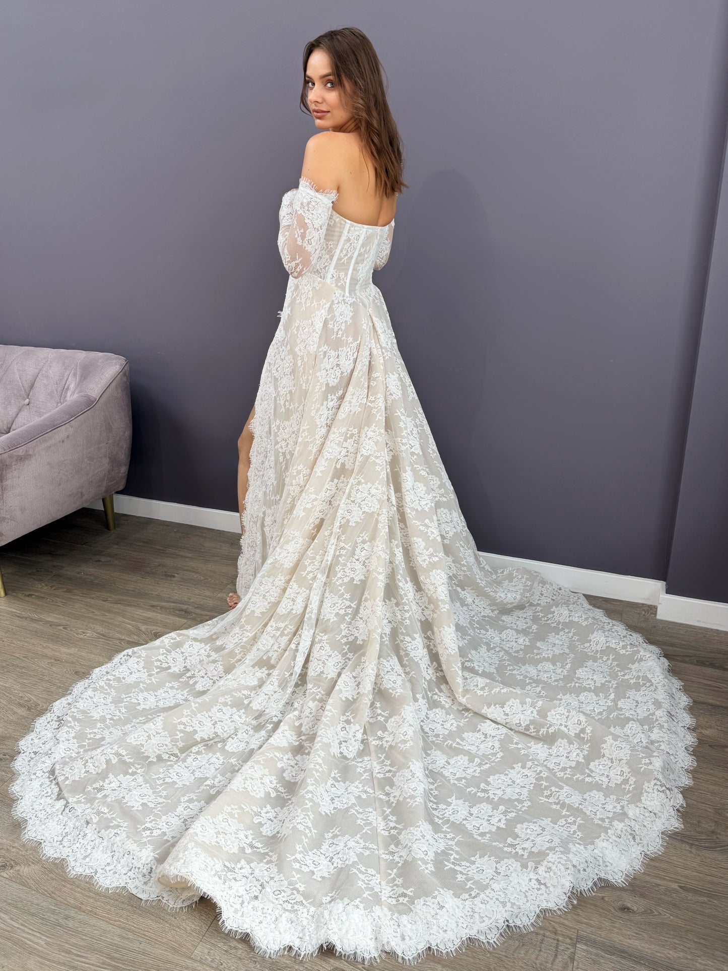 A-line Floral Lace Luxurious Wedding Dress, Basque Waist Corset, Leg Slit Skirt Wedding Dress, Detached Sleeves