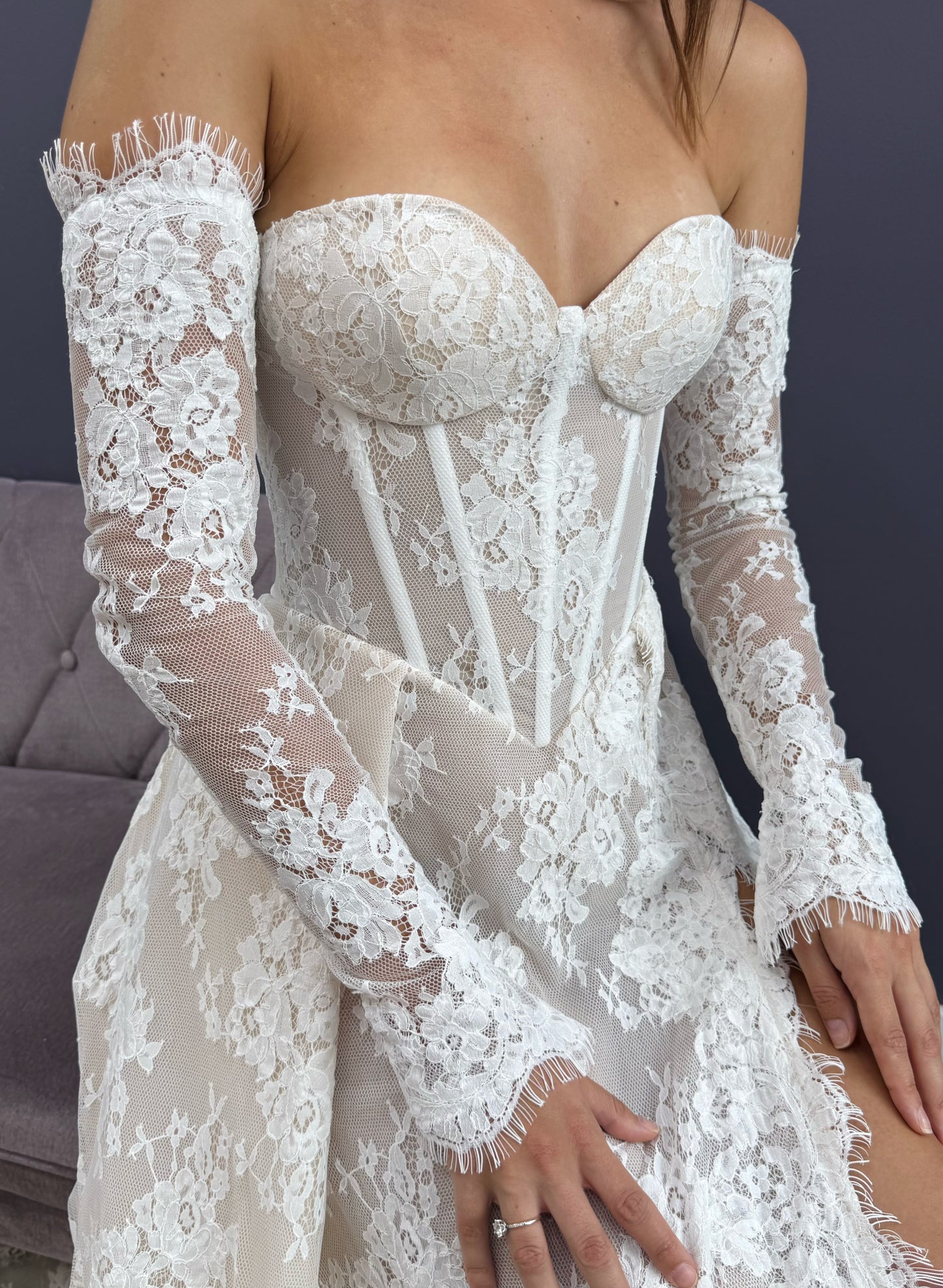 A-line Floral Lace Luxurious Wedding Dress, Basque Waist Corset, Leg Slit Skirt Wedding Dress, Detached Sleeves
