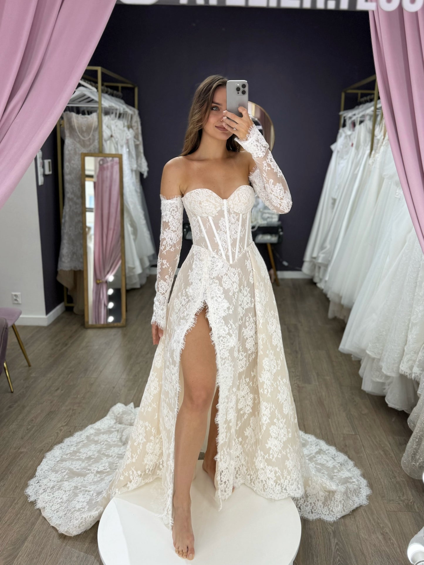 A-line Floral Lace Luxurious Wedding Dress, Basque Waist Corset, Leg Slit Skirt Wedding Dress, Detached Sleeves