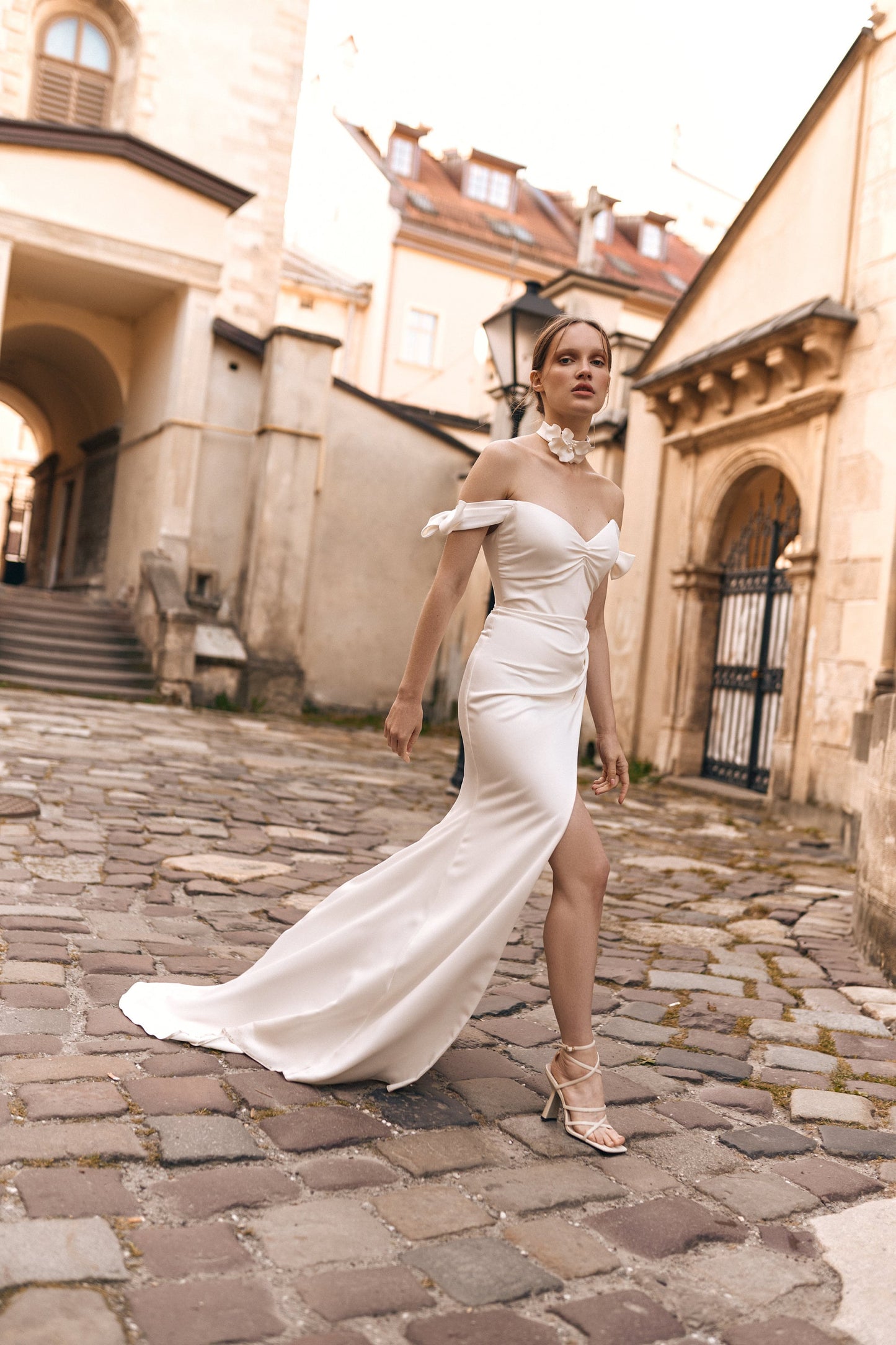 Elegant stretch wedding dress ,Bodycon stretch bridal gown ,Sleek stretch wedding gown , Dresses with a leg slit ,Wedding dress with a train