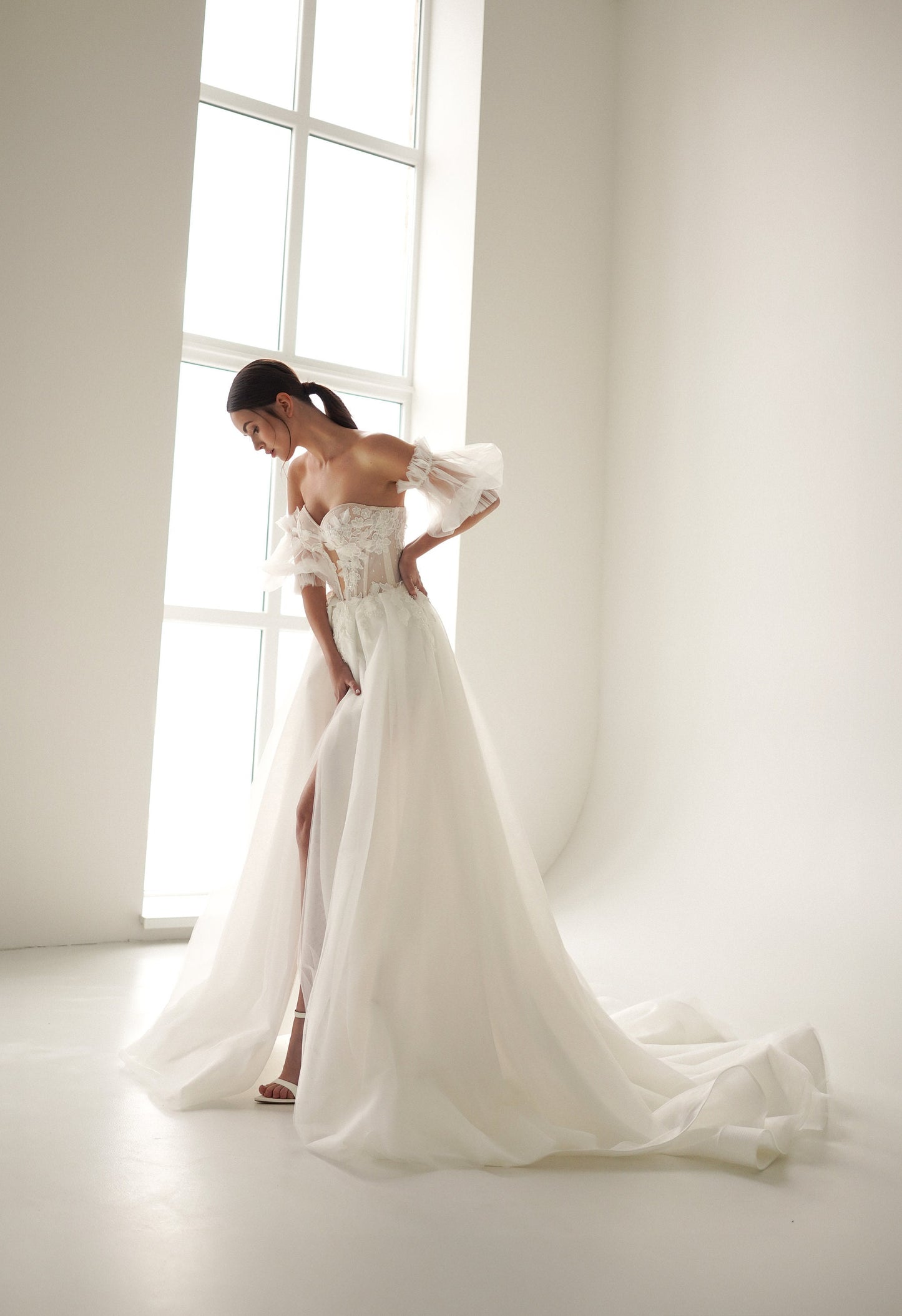 Romantic Tulle Wedding Gown with Floral Lace Bodice, Elegant Poet Sleeves, and Dreamy Long Train